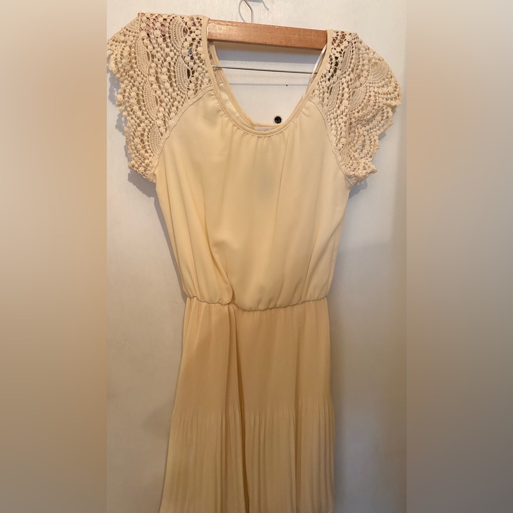 Lady Dutch Charming Cream Dress with Lace Sleeves